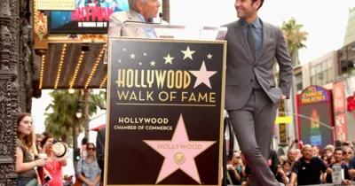 Người Kiến khắc tên lên Đại Lộ Danh Vọng Hollywood