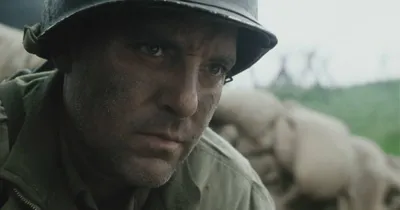 USS Indianapolis: Men of Courage được kể lại bởi Tom Sizemore và Nicolas Cage
