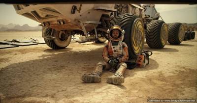 Matt Damon mạnh mẽ trong Người Về Từ Sao Hỏa