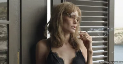 Angelina Jolie đẫm nước mắt trong By The Sea