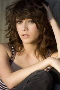 Lizzy Caplan
