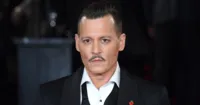 Johnny Depp bị thành viên trong đoàn kiện vì tội hành hung