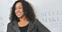 Shonda Rhimes chuyển thể phim câu chuyện về cô nàng “It Girl” lừa lọc Anna Delvey
