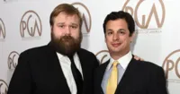Robert Kirkman của The Walking Dead hợp tác với hãng Universal