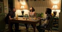 10 Cloverfield Lane tung ảnh gây tò mò