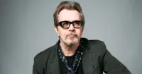 Gary Oldman và Jessica Alba cùng tham gia Killers Anonymous