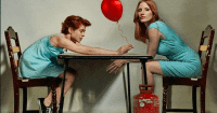 Jessica Chastain tung thêm ảnh quảng bá với bong bóng đỏ trong Chú Hề Ma Quái: Chương 2