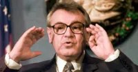 Đạo diễn huyền thoại Milos Forman của Bay Trên Tổ Chim Cúc-cu vừa qua đời ở tuổi 86