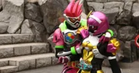 Trailer phần phim crossover của Kamen Rider Build & Ex-Aid hé lộ 6 Kamen Riders