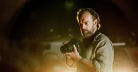 Hugo Weaving sẽ góp mặt trong Hearts and Bones