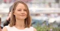 Jodie Foster đạo diễn và đóng vai chính trong Woman at War remake