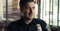 Luke Wilson vào vai Pat Dugan - nhân vật được tạo ra dành riêng cho anh trong Stargirl