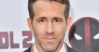 Ryan Reynolds chuẩn bị làm đám cưới trong Shotgun Wedding.