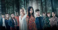 [REVIEW] The A List (Netflix) – Nam thanh nữ tú đấu nhau và câu chuyện học đường điên rồ trên đảo hoang