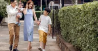 Thanh Thuý - Đức Thịnh chụp ảnh kỷ niệm tại "nơi tình yêu bắt đầu" cùng hai con trai