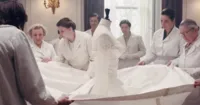 Phantom Thread và những bộ váy làm nên linh hồn của Bóng Ma Sợi Chỉ