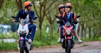 Đức Phúc hóa nam thần học đường trong phim ngắn đầu tay với Hậu Hoàng