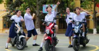 Đức Phúc chơi “khủng” trong MV mới: tái hiện cả Vpop, mang nguyên binh đoàn “siêu xe” cực chất