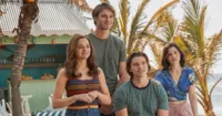 The Kissing Booth 3 (Netflix) - Cái kết vừa lan man, vừa nhạt như nước ốc