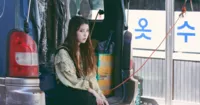 Người Môi Giới (2022) - IU và phim điện ảnh đầu tiên trong sự nghiệp