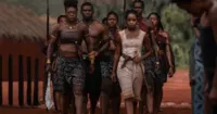Nữ Vương Huyền Thoại - Viola Davis tự thực hiện 95% cảnh hành động dù ở tuổi U60