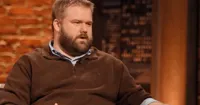 Tuổi thơ Robert Kirkman đã truyền cảm hứng cho The Walking Dead như thế nào?