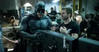 Diễn viên và đạo diễn Batman v Superman phản pháo những đánh giá tiêu cực về bộ phim