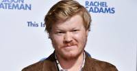 Jesse Plemons vào vai villain đối đầu với Dwayne Johnson trong Jungle Cruise của Disney