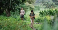 [REVIEW] Tôi Thấy Hoa Vàng Trên Cỏ Xanh – Câu chuyện quá nhẹ nhàng so với một tác phẩm điện ảnh