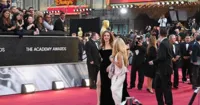 Tình huống gây cười tại đêm trao giải Oscar 2012