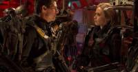 Hình ảnh mới của Tom Cruise và Emily Blunt trong Edge of Tomorrow