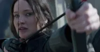 [THE HUNGER GAMES: MOCKINGJAY PART 1] Trailer chính thức đầu tiên hé lộ những cảnh chiến đấu hấp dẫn của nhân vật nữ chính