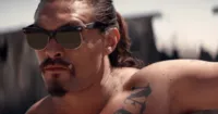 Jason Momoa lại tiếp lục "lập dị" trong phim mới!