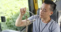Khi ta còn trẻ, liệu ta có thể yêu một người đã chết?