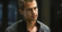 Một bộ phim cân não khác của Theo James
