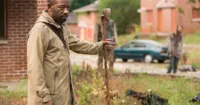 Lennie James ngừng nói chuyện với người thân để bảo toàn bí mật cho phim