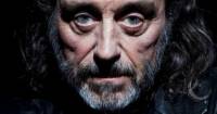 Ian McShane hóa thân vào vai giáo sư Broom trong Hellboy reboot