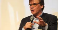 Aaron Sorkin cất bút để ngồi ghế đạo diễn